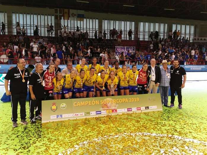 El equipo ganador de la Supercopa (Foto TA)